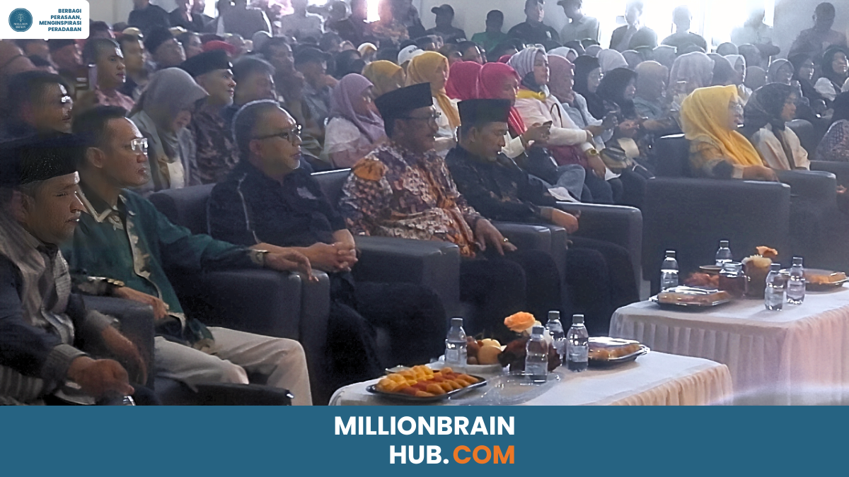 Marwan Hamami, Asep Jpar dan Andreas di tengah acara Halal BIhalal relawan