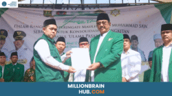Bupati Sukabumi H. Asep Japar didampingi Wakil Bupati Sukabumi H. Andreas menghadiri Pelantikan Pengurus Ranting Istimewa Nahdlatul Ulama Pasar Cicurug Masa Khidmat 2025-2028.