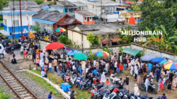 Ramai dikunjungi warga ngabuburit di pertigaan jalan kereta Kampung Karang Sirna, Desa Nanggerang, Kecamatan Cicurug, Kabupaten Sukabumi. |Foto: istimewa