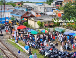 Ngabuburit di Pertigaan Rel Karang Sirna: Menunggu Magrib, Merawat Kebersamaan