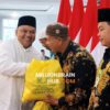 Ketua DPRD Ikut Berbagi Sembako, Hangatkan Hati Warga di Ponpes Darussyifa Al-Fitroh (Yaspida)