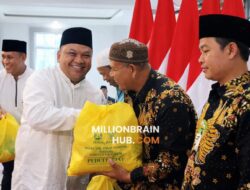 Ketua DPRD Ikut Berbagi Sembako, Hangatkan Hati Warga di Ponpes Darussyifa Al-Fitroh (Yaspida)