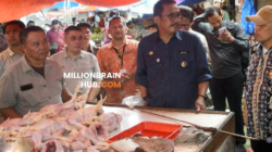 Bupati Sukabumi Asep Japar saat melakukan sidak ke Pasar Palabuhanratu. |Foto: istimewa