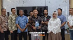 Foto bersama jajaran Dinas Pariwisata Kabupaten Sukabumi dengan anggota DPRD Provinsi Jawa Barat, Lina Ruslinawati. |Foto: dispar