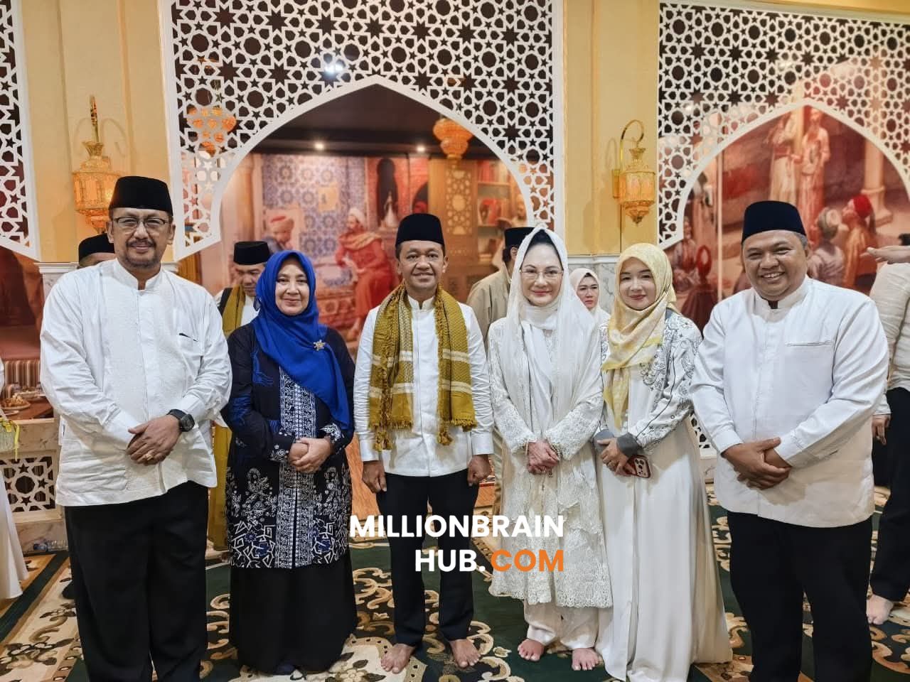 Ketua DPRD Kabupaten Sukabumi Budi Azhar Mutawali, turut mendampingi Bahlil Lahadalia bersama rombongan dalam rangkaian Safari Ramadan di Pondok Pesantren Azzainiyah, Salabintana, Sabtu (8/3/2026), |Foto: Kang BA