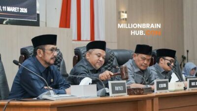 Pimpinan rapat Paripurna DPRD Kabupaten Sukabumi: Dari kiri Bupati Sukabumi Asep Japar, Ketua DPRD Kabupaten Sukabumi, Wakil ketua II Usep dan Wakil Ketua III Ramji. |Foto: Dok.setwan