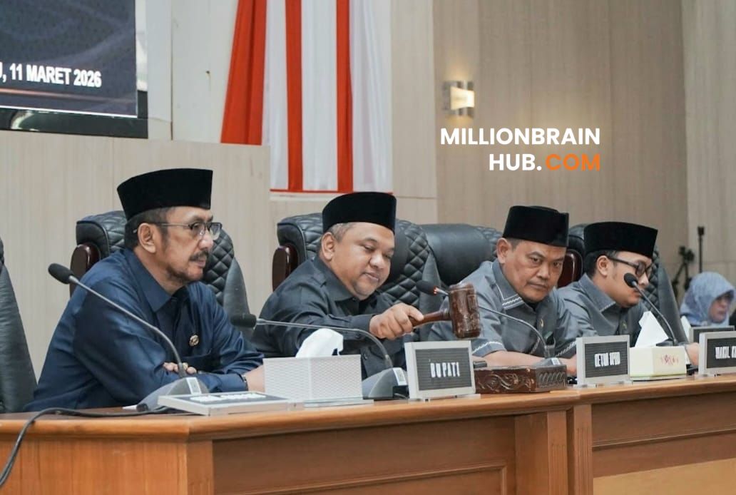 Pimpinan rapat Paripurna DPRD Kabupaten Sukabumi: Dari kiri Bupati Sukabumi Asep Japar, Ketua DPRD Kabupaten Sukabumi, Wakil ketua II Usep dan Wakil Ketua III Ramji. |Foto: Dok.setwan