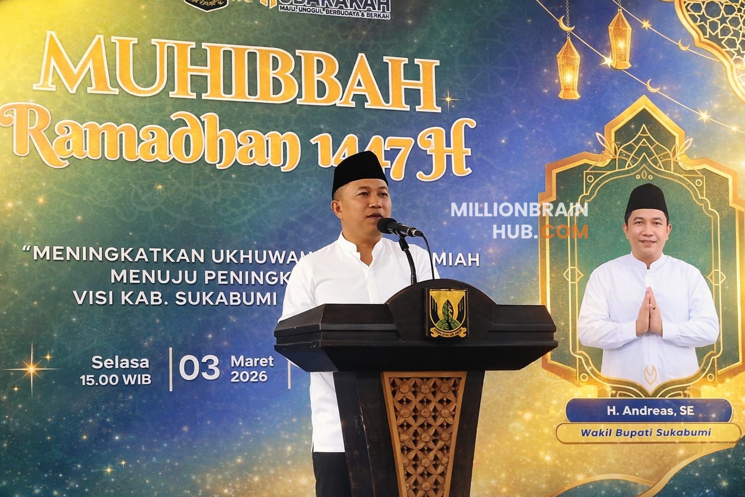 Wakil Bupati Sukabumi H. Andreas, saat menyampaikan pesan dalam Muhibah Ramadan di Masjid Besar Al-Misbahul Huda, Desa Cidadap, Kecamatan Simpenan, Selasa (3/3/2026). |Foto: Asoka