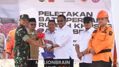 Penyerahan mandat kerja dari Pemkab Sukabumi oleh Bupati Sukabumi Asep Japar kepada TNI di terima oleh Dandim 0622 Letkol Inf. Agung Ariwibowo. |Foto: dokpim
