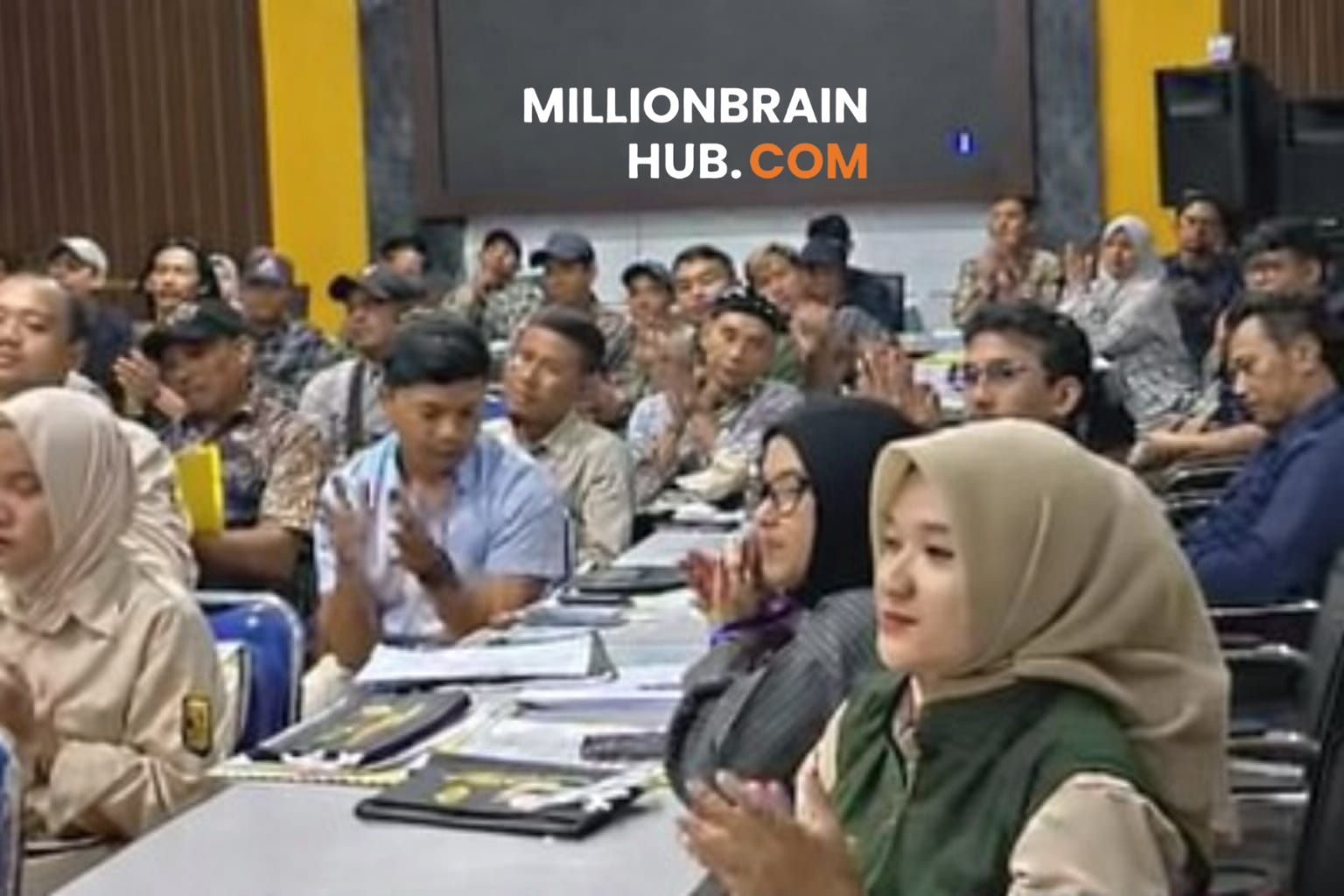 Peserta yang mengikuti Sertifikasi Pemandu Ekowisata 2026 di Aula DKUKM Kabupaten Sukabumi. |Foto: ist