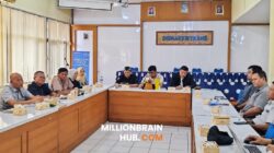 Rapat kerja Komisi IV DPRD Kabupaten Sukabumi bersama sejumlah pemangku kepentingan di Kantor Disnakertrans Kabupaten Sukabumi, Senin (4/5/2026). |Foto: fpks