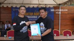 Kepala Dinas Tenaga Kerja dan Transmigrasi (Disnakertrans) Kabupaten Sukabumi, Sigit Widarmadi, memberikan apresiasi atas konsep peringatan yang dinilai lebih mengedepankan nuansa kekeluargaan. |Foto: ist