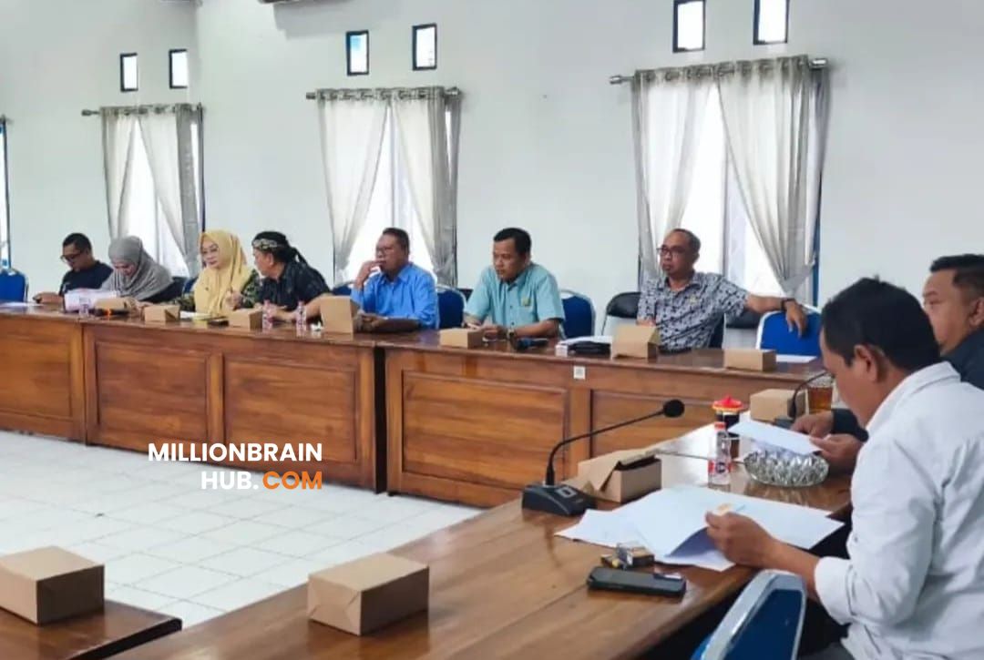 Badan Musyawarah (Banmus) DPRD Kabupaten Sukabumi menggelar rapat kerja bersama mitra kerja pemerintah daerah di aula Kantor Dinas Perhubungan Kabupaten Sukabumi, Senin (4/5/2026).