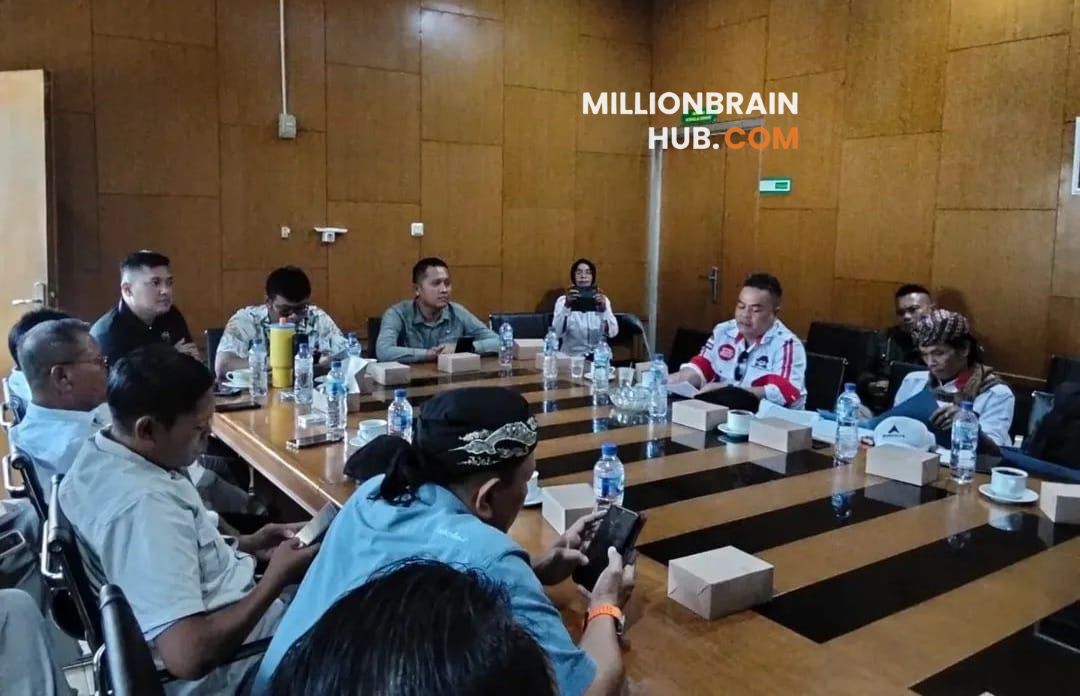 Komisi IV DPRD Kabupaten Sukabumi menerima audiensi LSM Gapura di aula Kantor Dinas Perhubungan Kabupaten Sukabumi, Kamis (23/4/2026). |Foto: ist