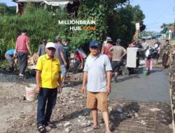 Semangat Gotong Royong, Warga Cibodas Perbaiki Jalan Desa Secara Swadaya