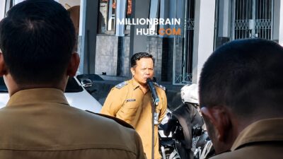Kepala Dinas Pertanian Kabupaten Sukabumi, Aep Majmudin, saat memimpin apel pagi di halaman kantor setempat, Senin (8/6/2026).