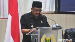 Bupati Sukabumi Asep Japar saat memberikan jawaban atas pandangan umum fraksi-fraksi DPRD dalam rapat paripurna di Gedung DPRD Kabupaten Sukabumi, Senin (22/6/2026). |Foto: humprot