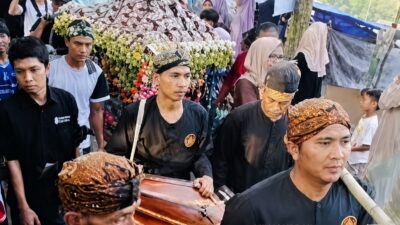 Puncak acara Seren Taun Kasepuhan Girijaya. |Foto: Diki