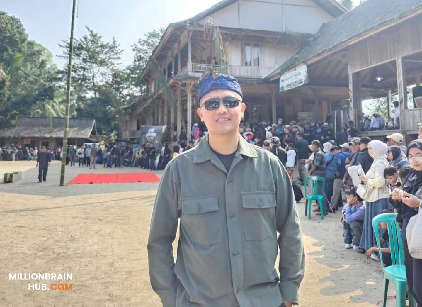Sekretaris Dinas Pendidikan Kabupaten Sukabumi, Herdiawan Waryadi, menghadiri puncak perayaan Seren Taun Kasepuhan Sinaresmi ke-447. |Foto: Herdiawan