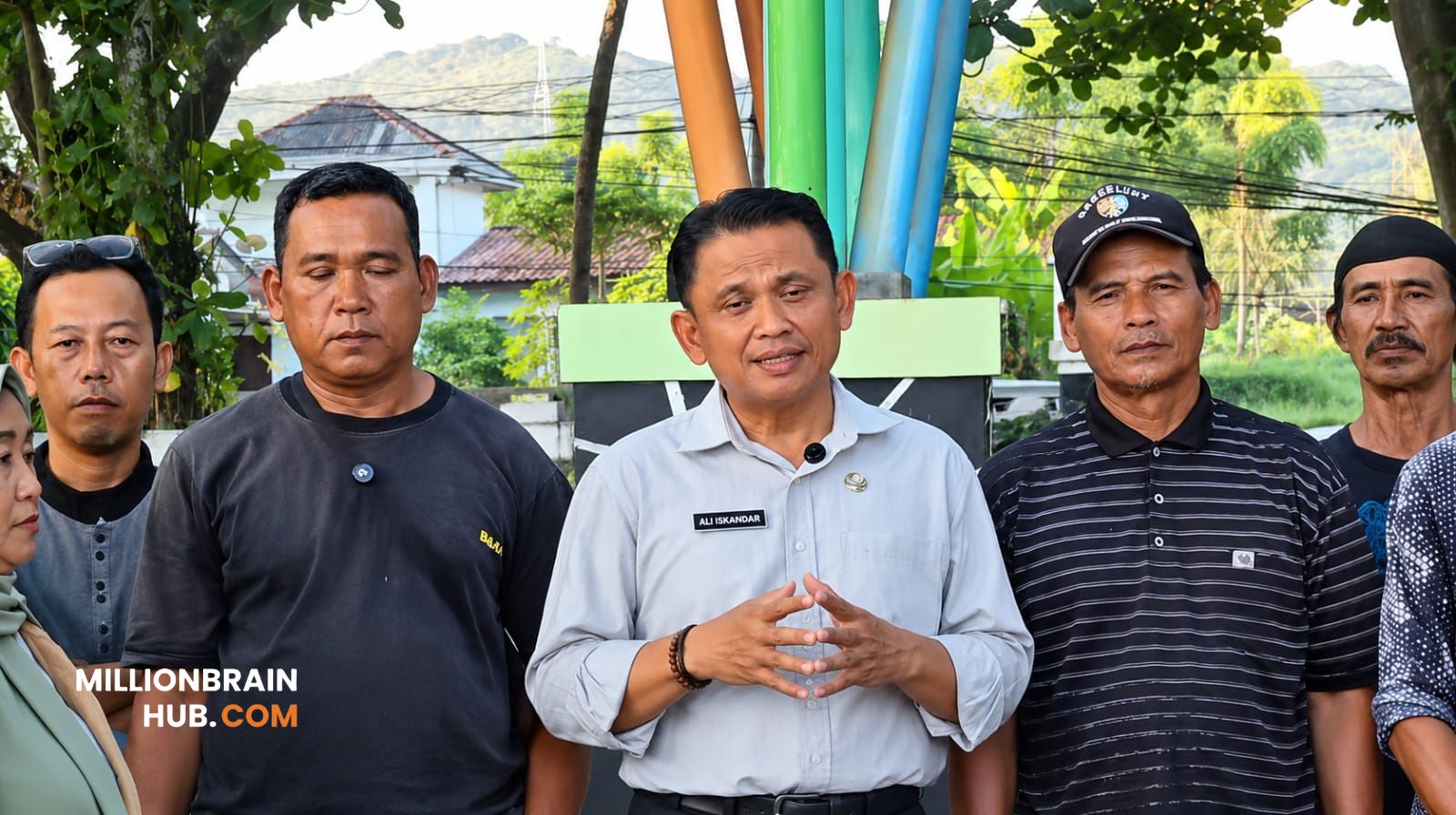 Dispar Kabupaten Sukabumi Klarifikasi Video Viral Kursi Pantai Citepus, Pedagang Minta Maaf dan Janji Benahi Pelayanan. |Foto: Dispar
