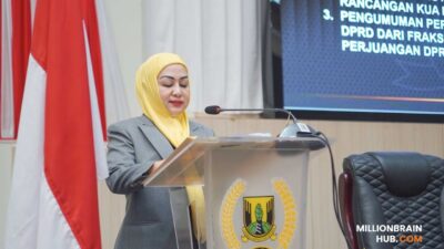 Juru bicara Fraksi Partai Golkar dan PAN, Rika Yulistina, saat membacakan laporan hasil reses dalam Rapat Paripurna ke-9 DPRD Kabupaten Sukabumi yang digelar pada Kamis, 9 Juli 2026. |Foto: humprot