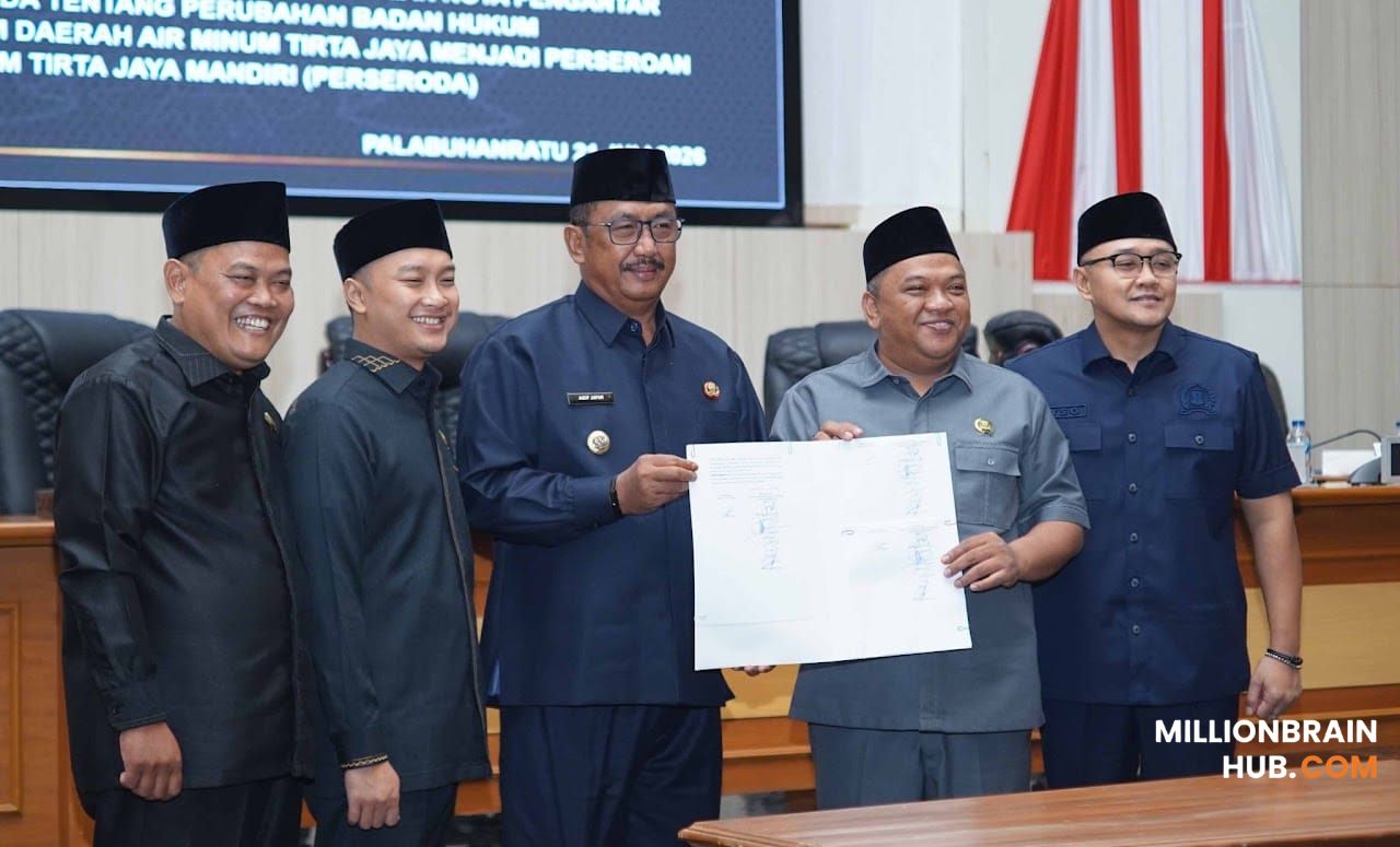 Persetujuan Raperda di rapat paripurna DPRD Kabupaten Sukabumi, Selasa (21/7/2026). |Foto: Humprot