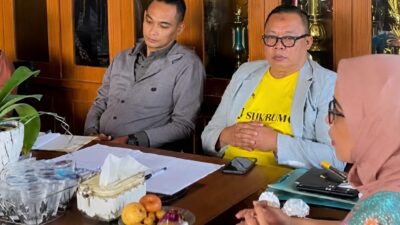 Kepala DKUKM Kabupaten Sukabumi, Sri Hastuty Harahap, saat memimpin rapat. |Foto: dok