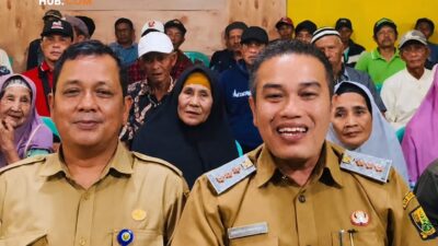 Camat Cibitung, Hodan Pirmansyah, saat bersama peserta bimbingan sosial di kantor Desa dan Kecamatan Cibitung. |Foto: dok