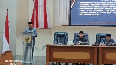 Aang Erlan Hudaya, saat membacakan pandangan Fraksi PKB terhadap Raperda penyertaan modal daerah kepada Perumda Pariwisata di paripurna DPRD Kabupaten Sukabumi. |Foto: Ade