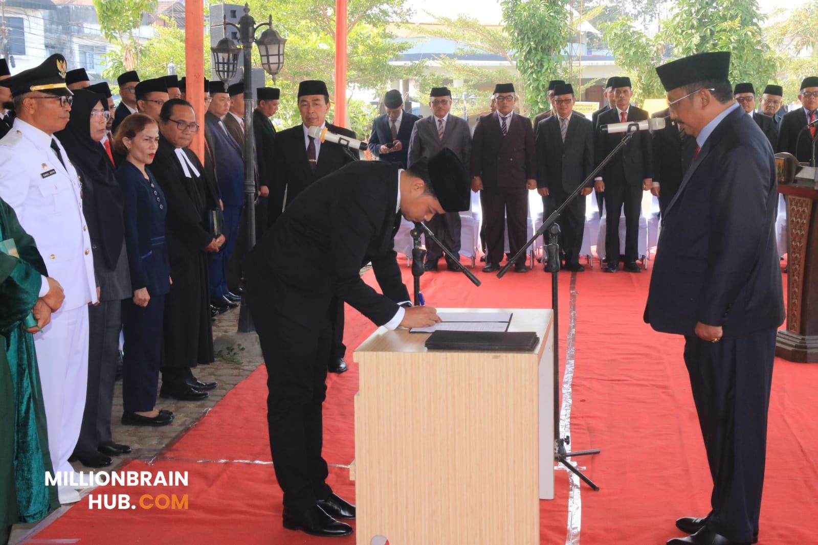 Prosesi pelantikan 327 pejabat pemerintah Kabupaten Sukabumi di Alun-alun Gadobangkong, Palabuhanratu, Senin (10/8/2026). |Foto: dokpim
