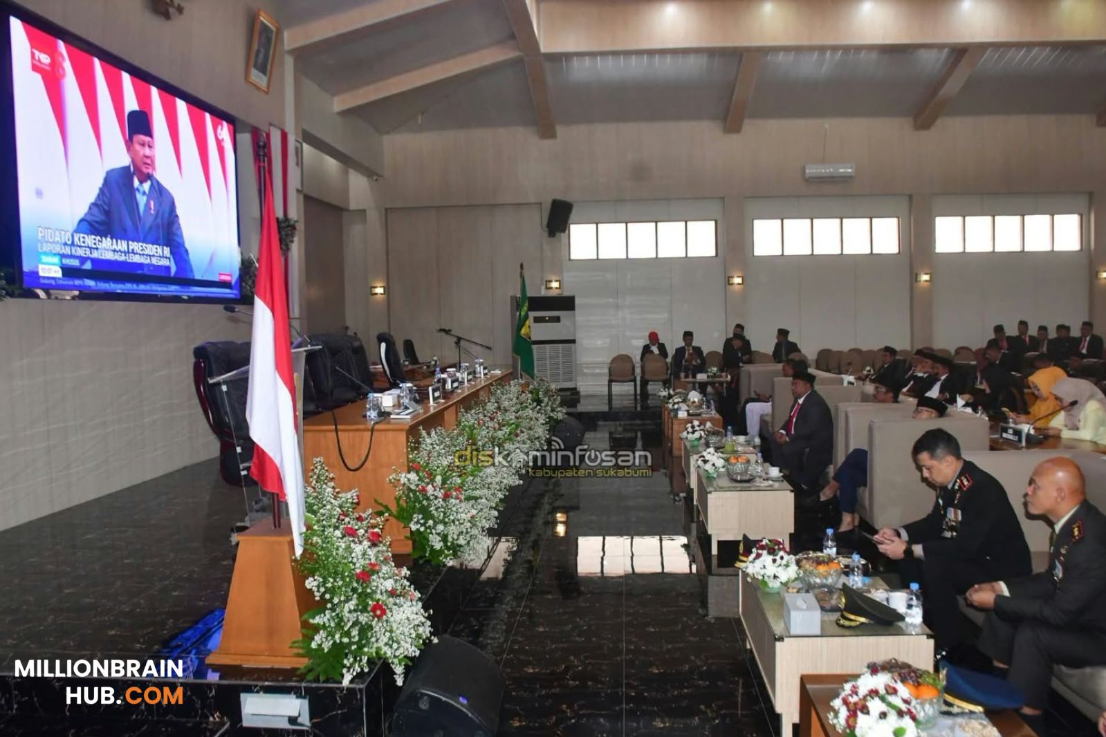 Pidato Kenegaraan Presiden Prabowo disaksikan langsung Bupati Sukabumi H. Asep Japar dan Ketua DPRD Kabupaten Sukabumi Budi Azhar Mutawali melalui Rapat Paripurna DPRD Kabupaten Sukabumi, Jumat (14/8/2026). |Foto: dok