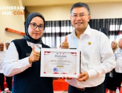 Kepala DKUKM Sukabumi Antar Daerah Raih Dua Penghargaan Bergengsi di Hari Koperasi Jabar