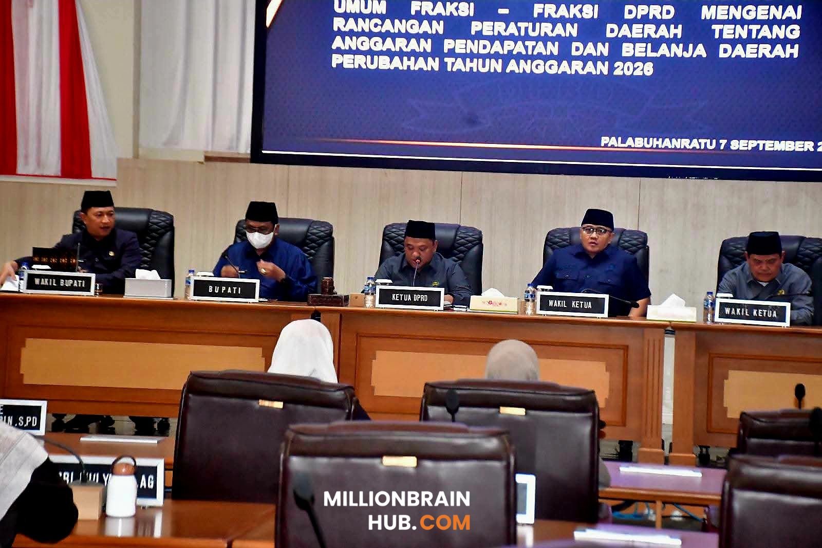 Suasana rapat paripurna di gedung DPRD Kabupaten Sukabumi, Senin (7/9/2026). |Foto: Ade