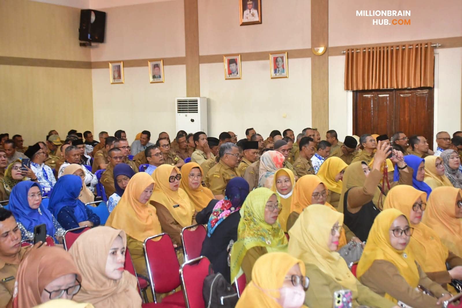 210 kepala sekolah jenjang TK hingga SMP saat menghadiri pembinaan di Aula Sekretariat Daerah Kabupaten Sukabumi, Selasa (15/9/2026). |Foto: dokpim
