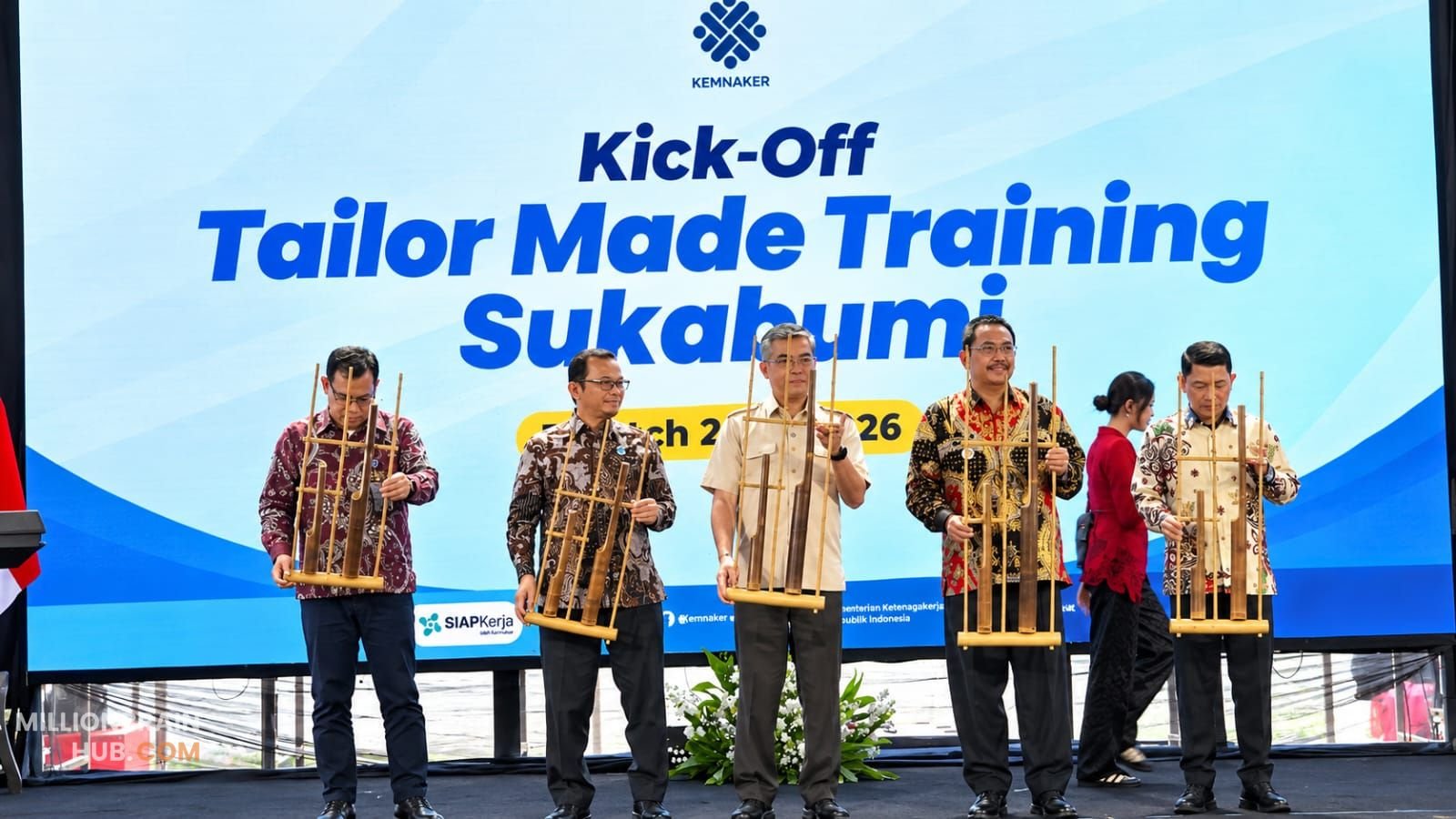 Menteri Ketenagakerjaan (Menaker) RI Yassierli meluncurkan program Tailor Made Training (TMT) ABT Batch 2 Tahun 2026 di Pendopo Sukabumi, Minggu (11/10/2026 foto ;ist