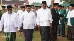bupati sukabumi H. asep japar bersama ketua dprd sukabumi budi azhar mutawali upacara memperingati hari santri nasional foto ; ist