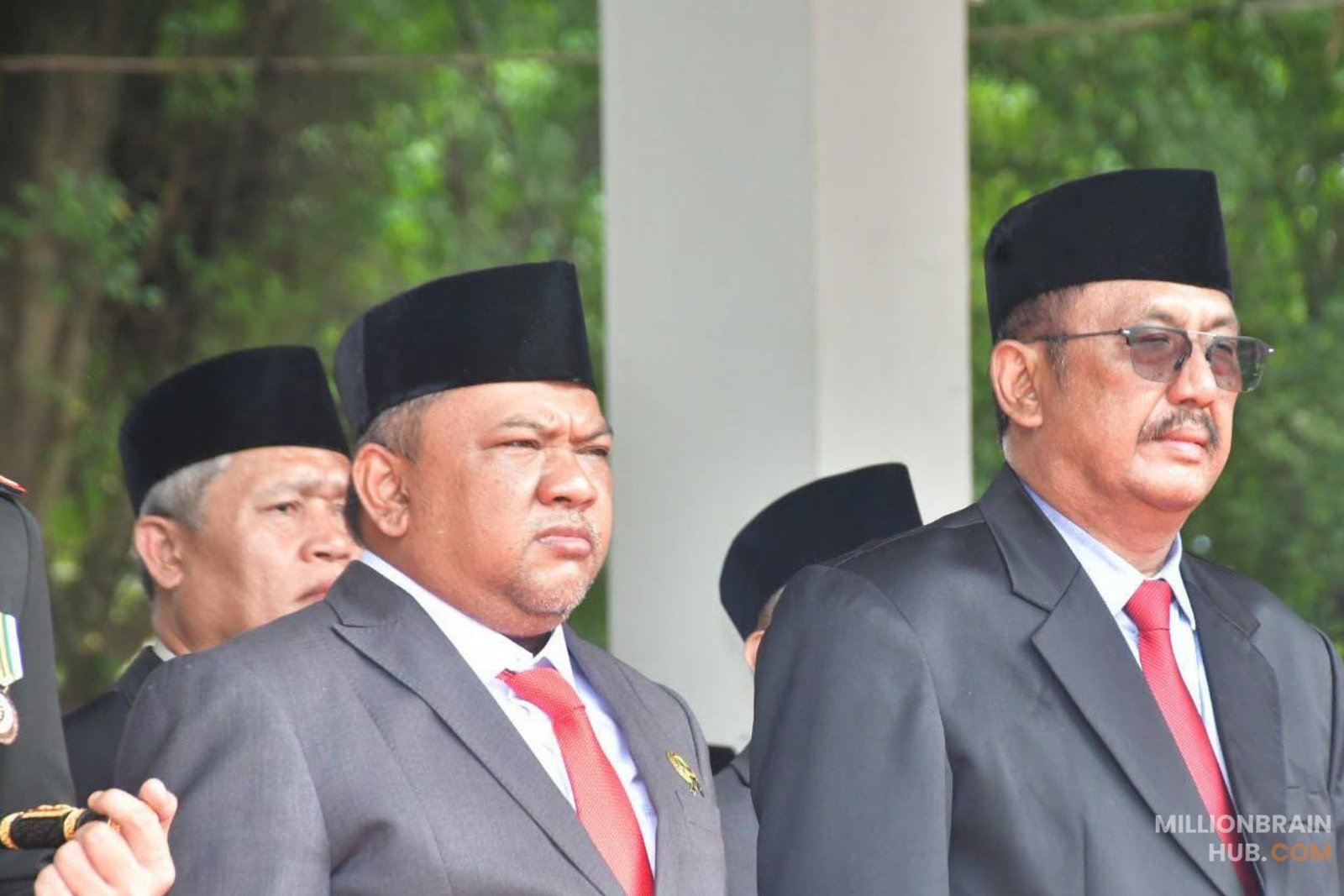 ketua dprd sukabumi budi azhar mutawali dan bupati sukabumi asep japar saat upacara sumpah pemuda foto ; ist